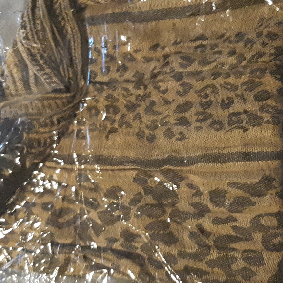 Cheetah print scarf brown-black nwt - Picture 2 of 2